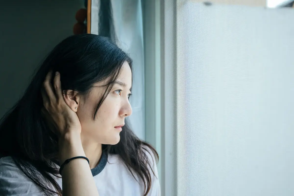 a woman struggles to manage her anxiety without professional help